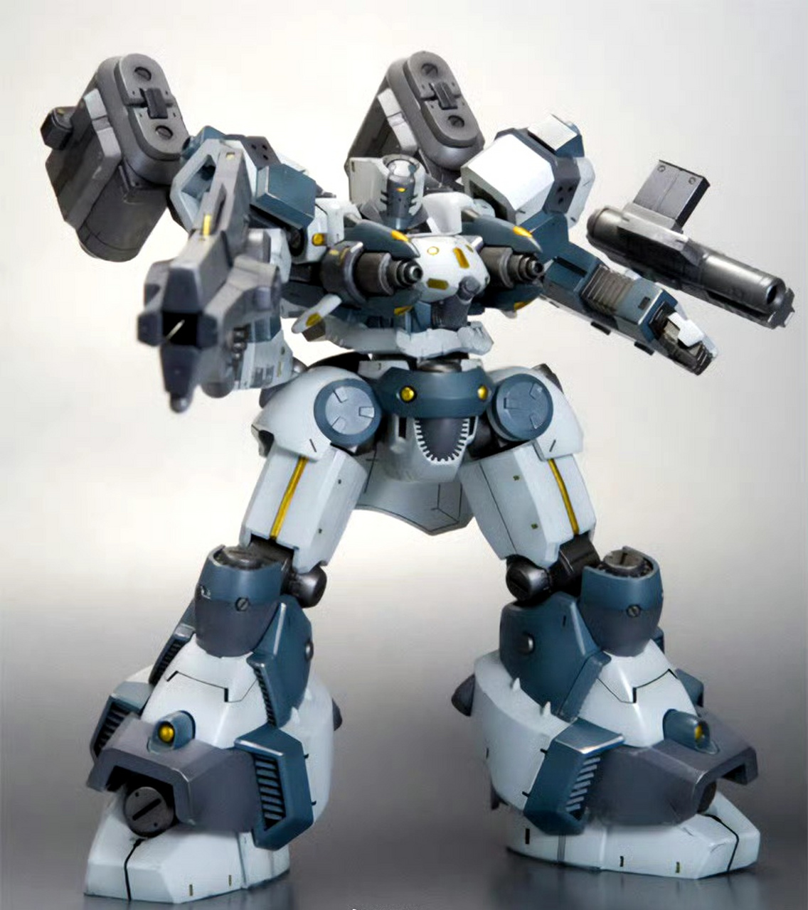 模型欣赏:寿屋  拼装模型 装甲核心vi 幻影 c04 阿特拉斯 "狐眼",属于