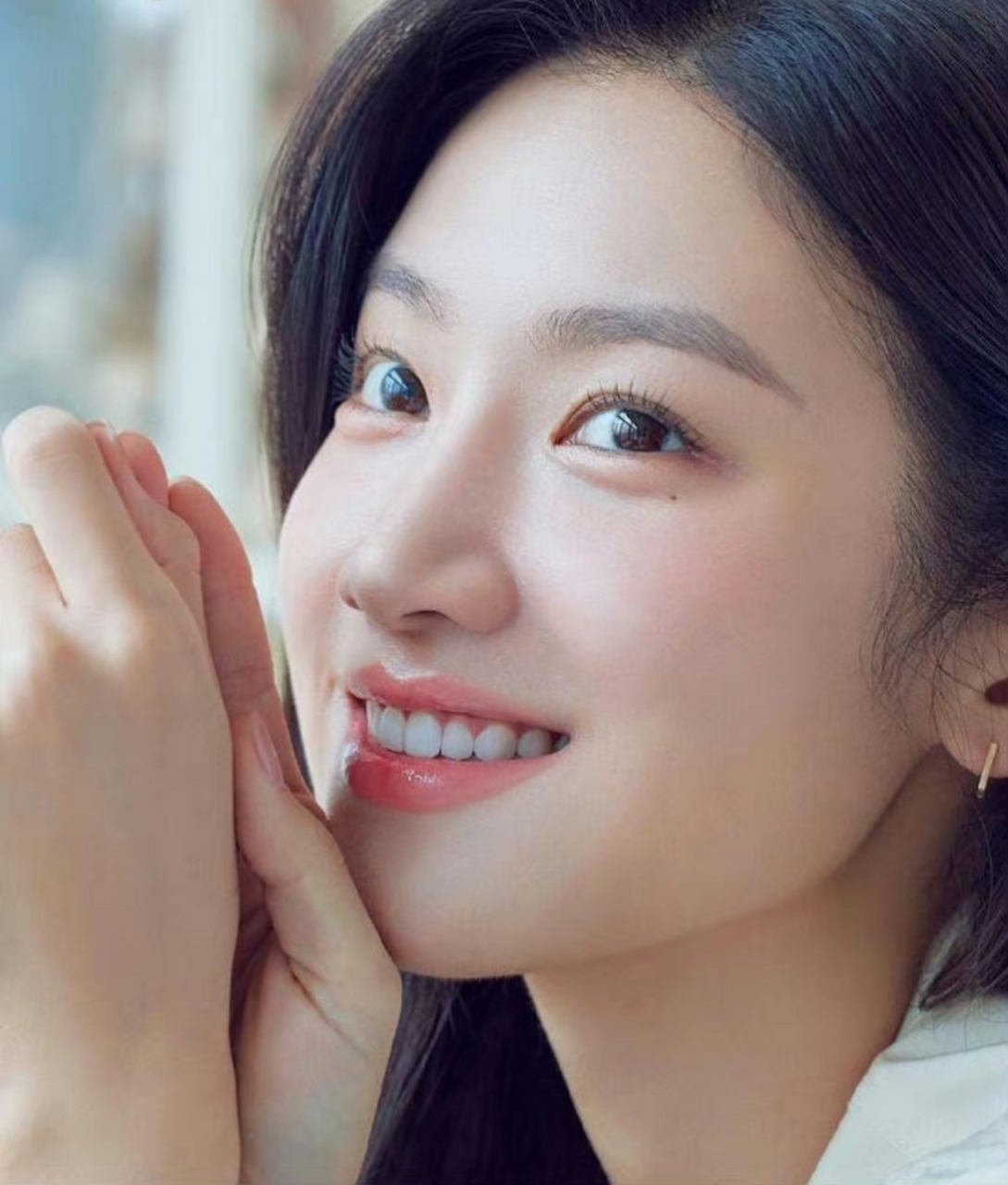 【宋旻浩朴柱炫恋情】近日,网传宋旻浩与女友恋爱被偶遇,之后又被扒出