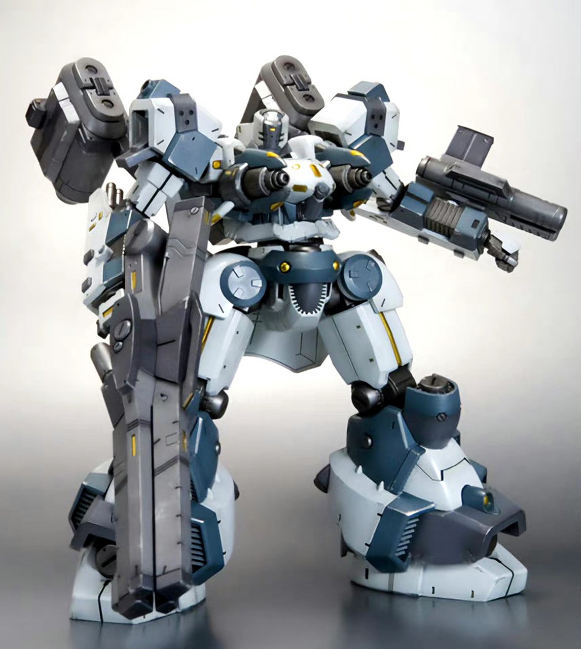 模型欣赏:寿屋  拼装模型 装甲核心vi 幻影 c04 阿特拉斯 "狐眼",属于