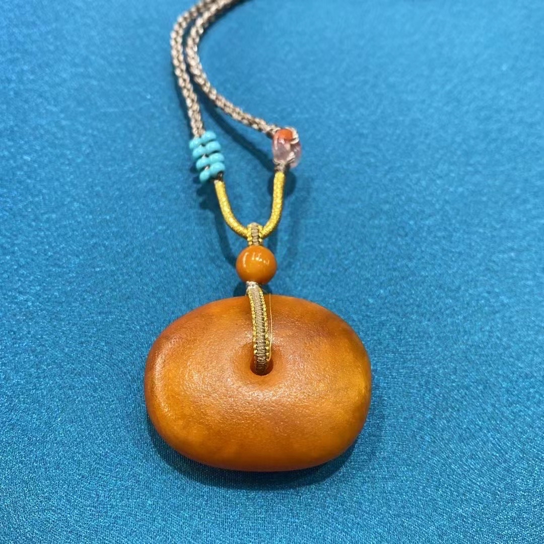 蜜蜡老蜡扣子吊坠,美到窒息!