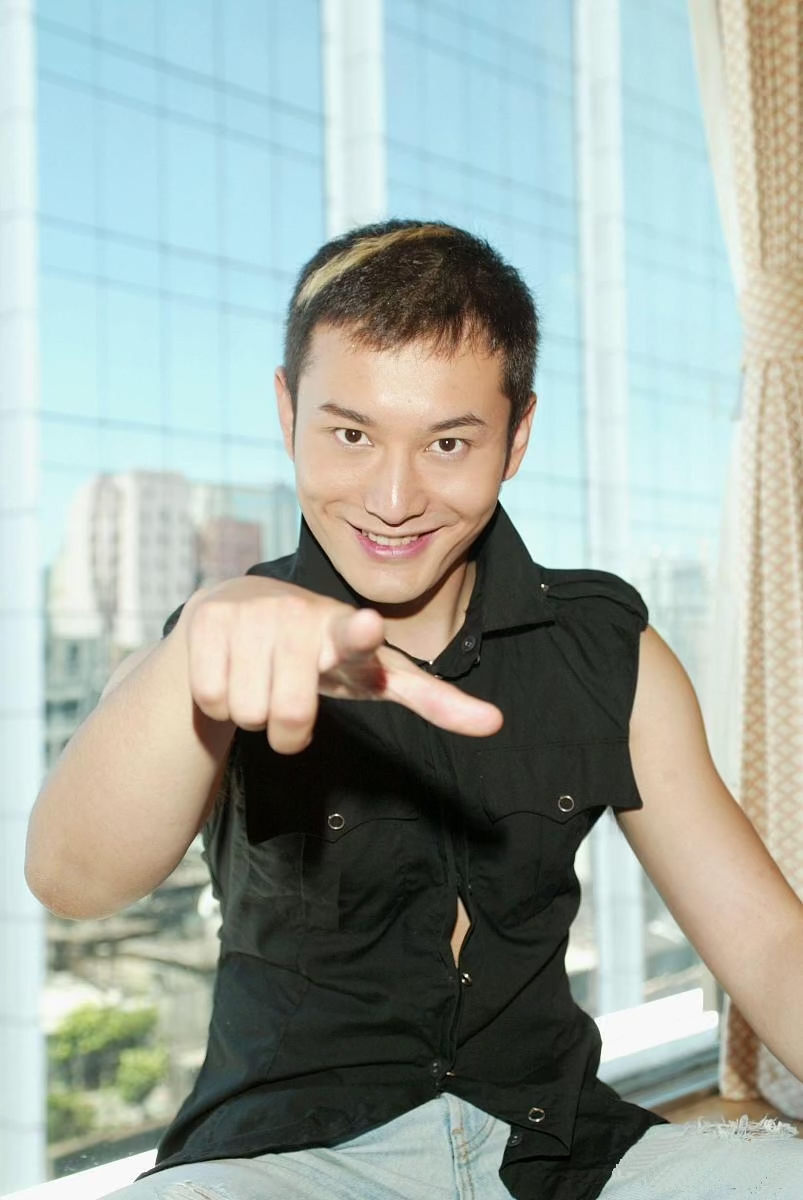 黄是付出努力了,岁月的杀猪刀只对黄晓明格外温柔