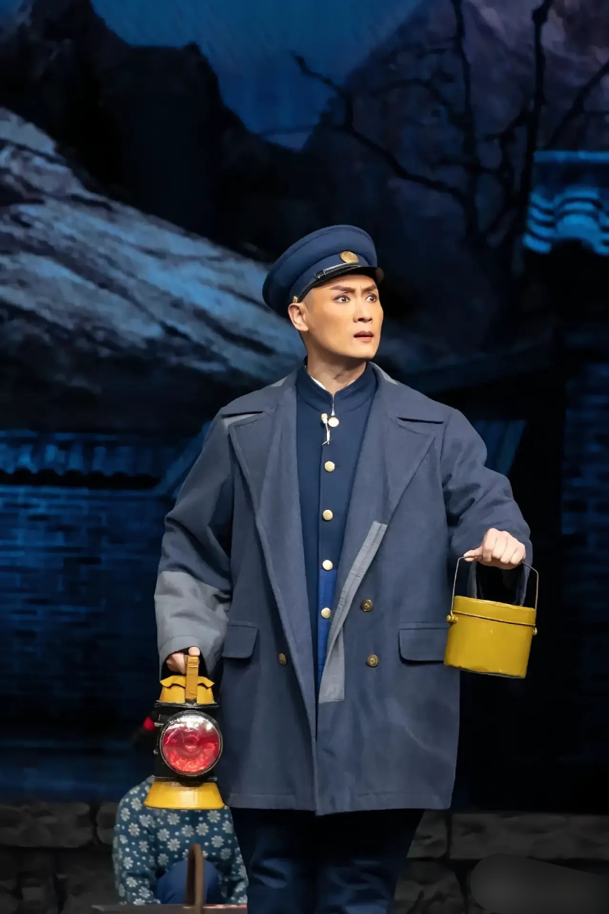 哈哈,这哪里像李玉和呀,分明就是个王连举.