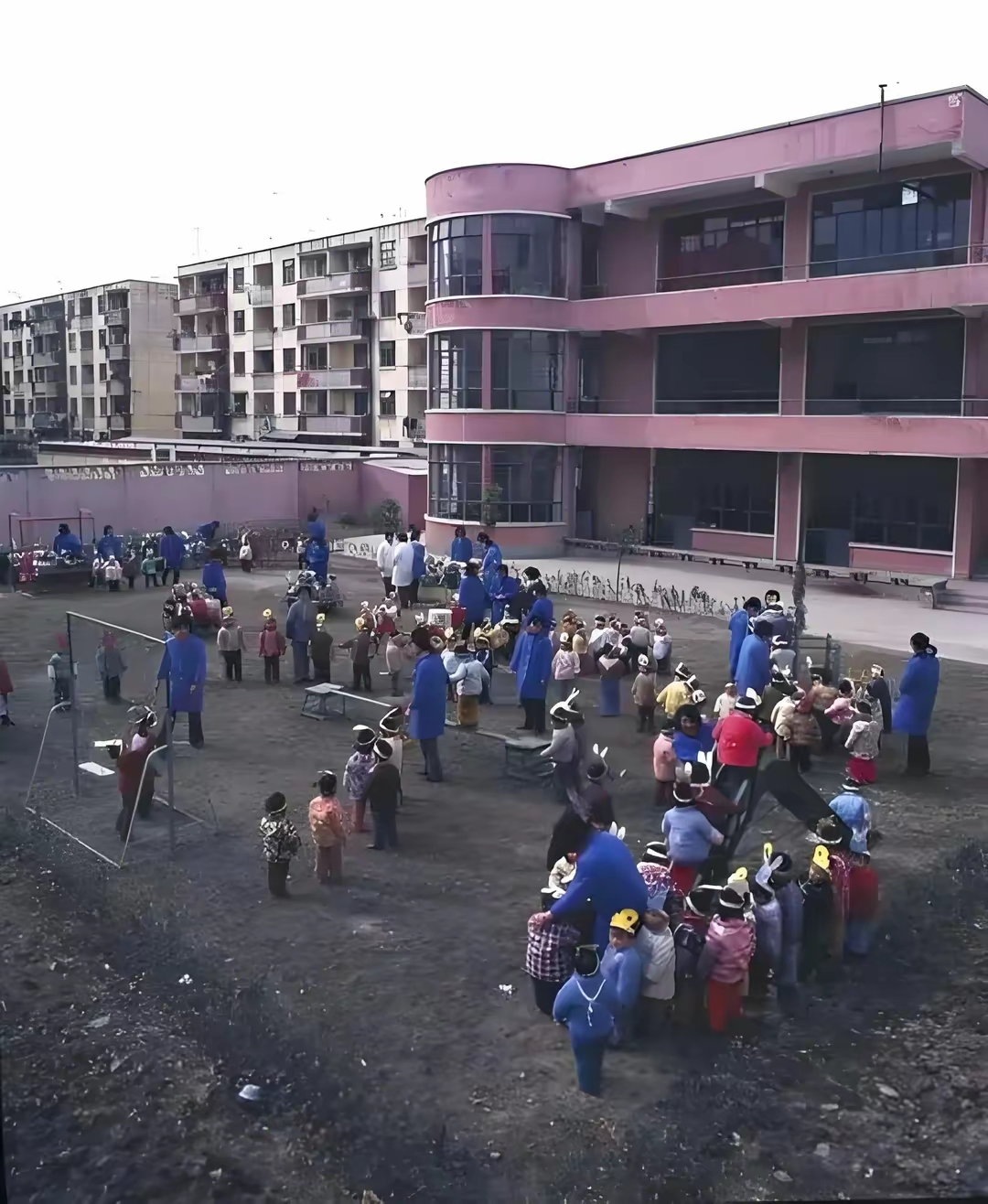 八十年代幼儿园老照片,很多场景今天已经见不到了