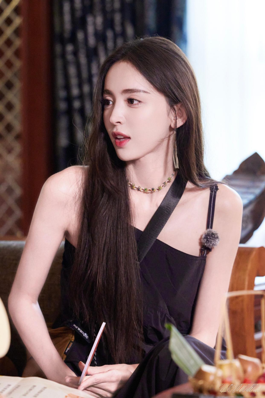 古力娜扎在《花儿与少年好友记》里的样子真是太美了