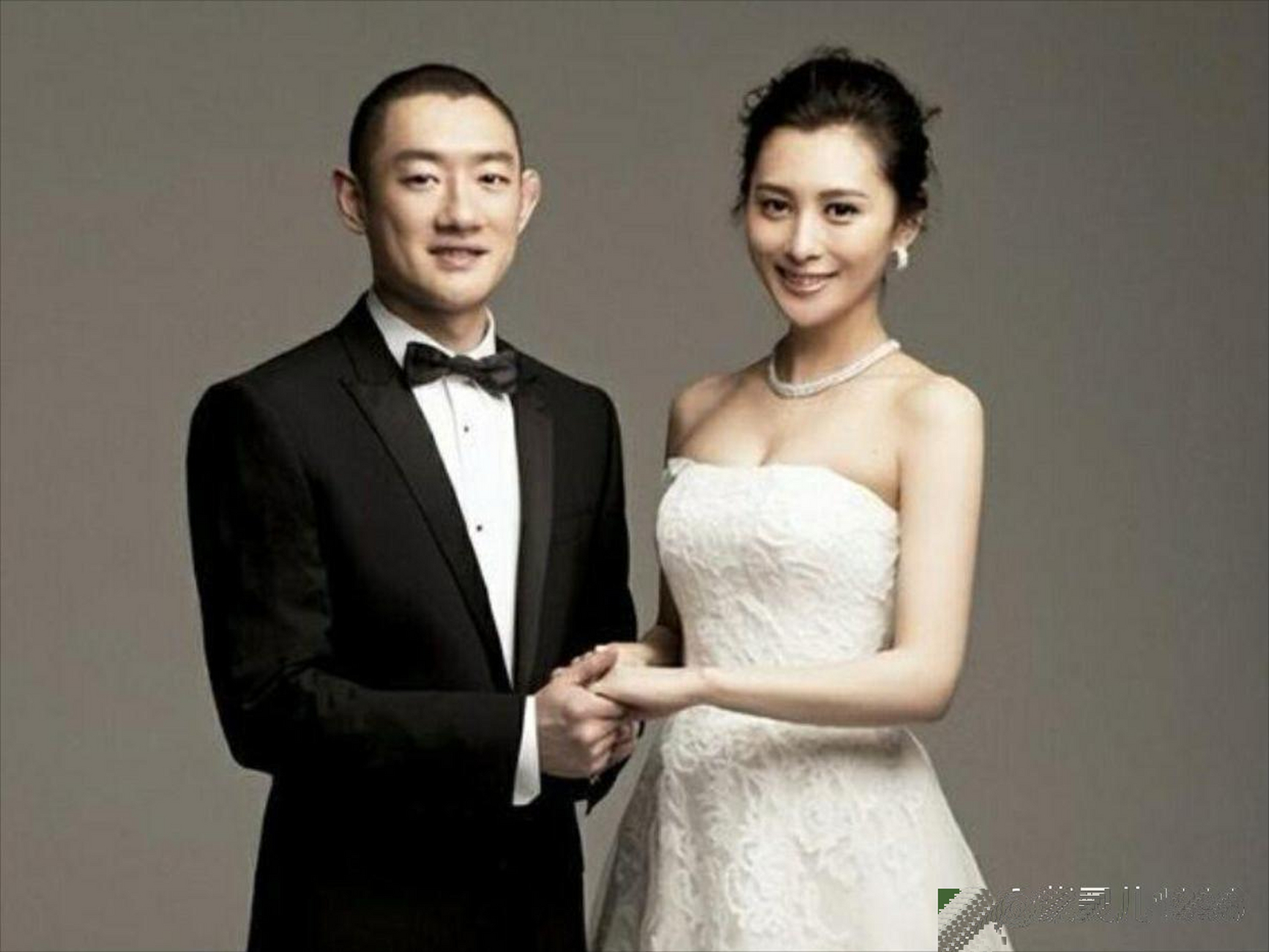 汪雨在李钰去世五年后娶了演员王菲菲.