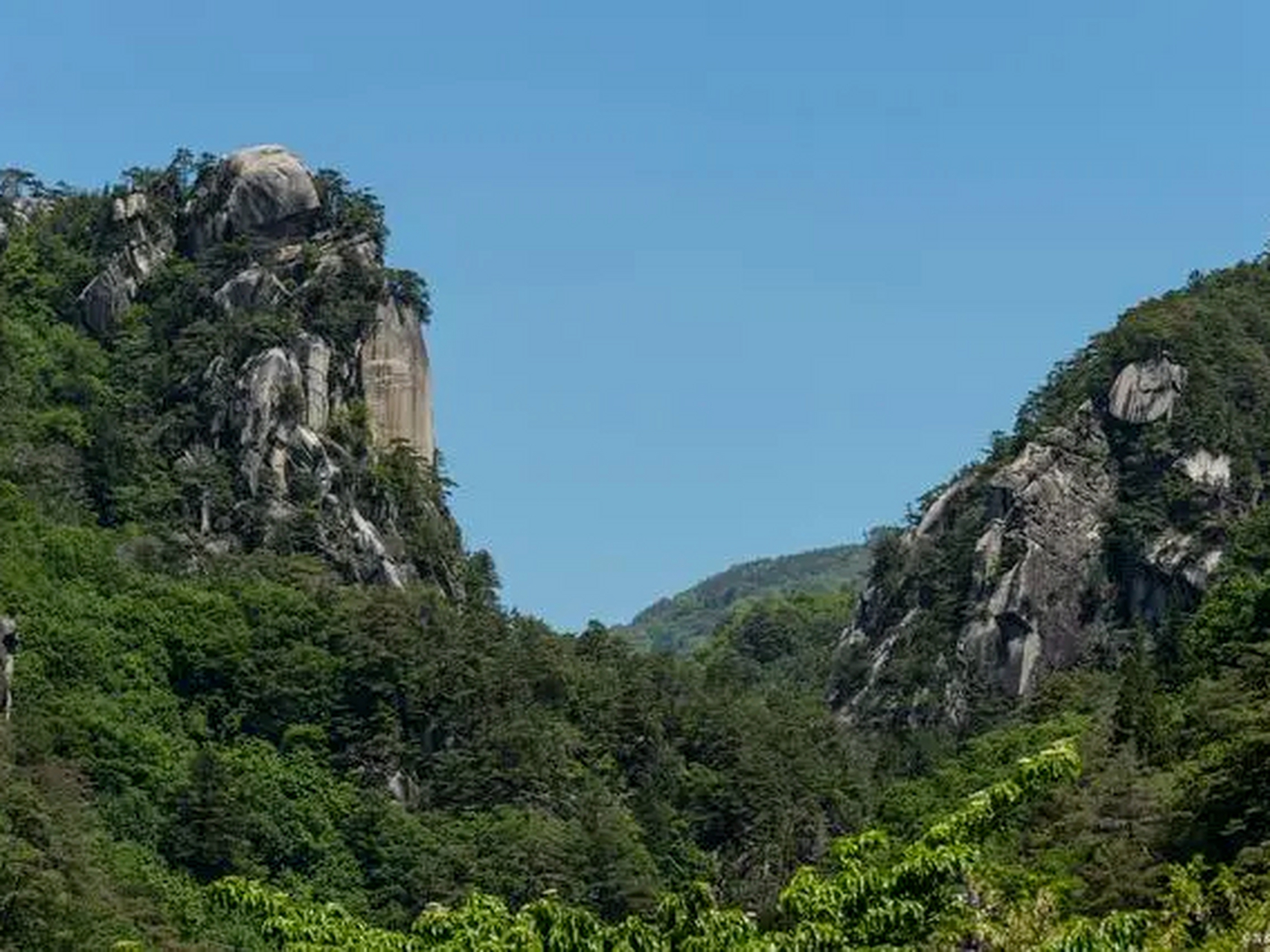 目的地心动指南#鸡峰山:位于陇南市成县鸡峰镇境内,因"状若鸡翱翔而 