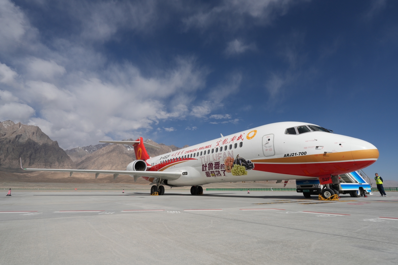 arj21飞机开通首条高高原航线