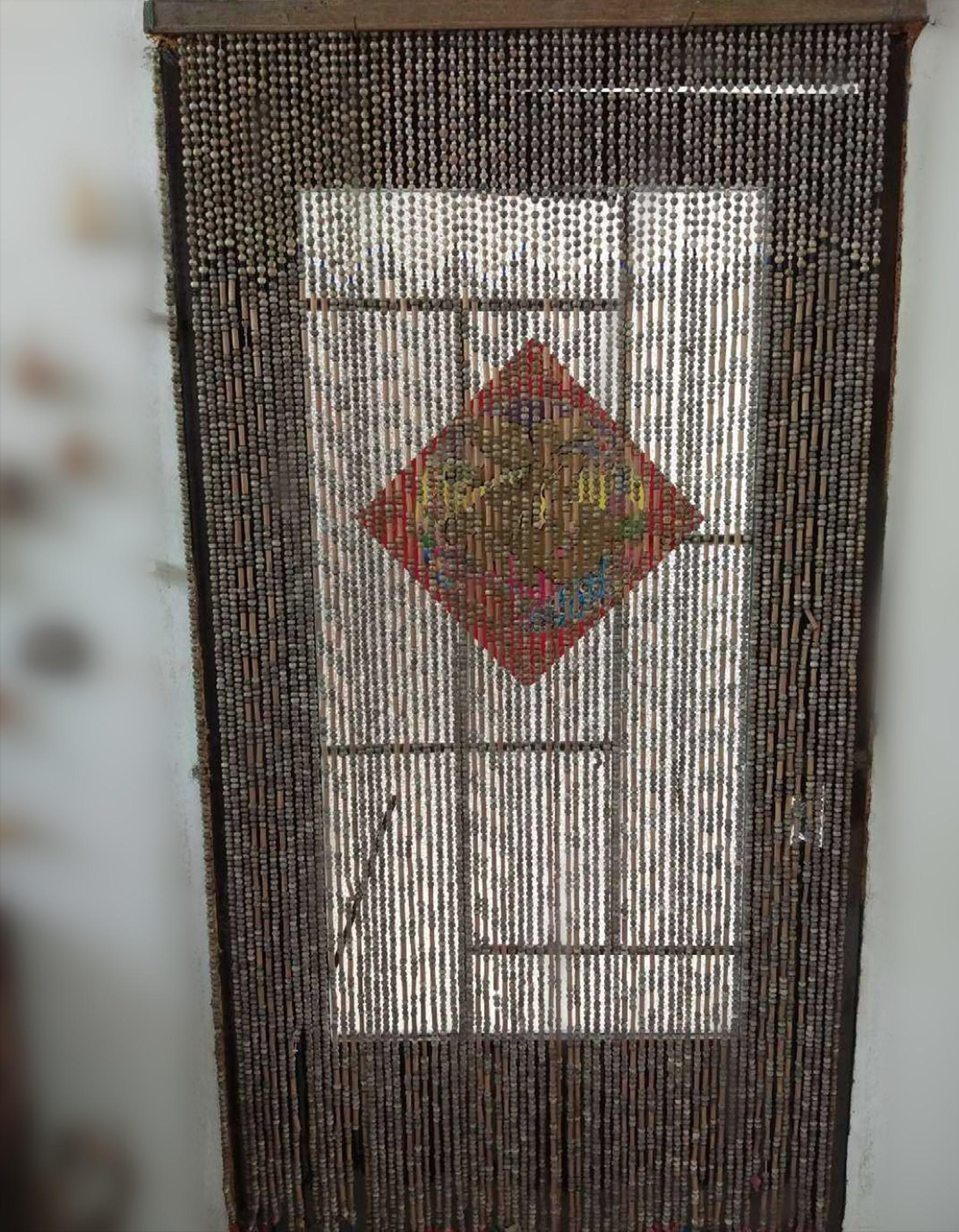 时代门帘:80年代草珠帘,90年代挂历纸,奶奶手编的岁月印记