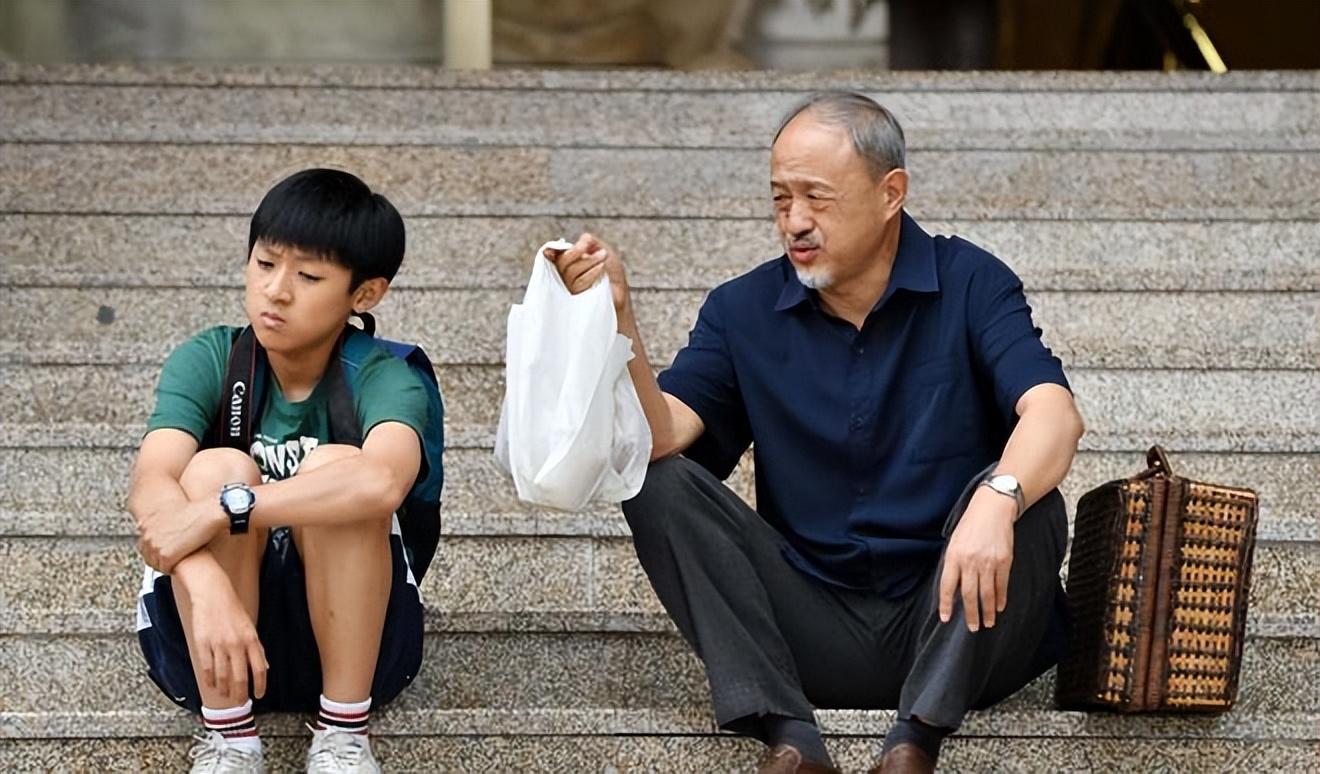 老戏骨杨新鸣:多次登上春晚,被"骗"到沙漠拍戏,如今成千面演员