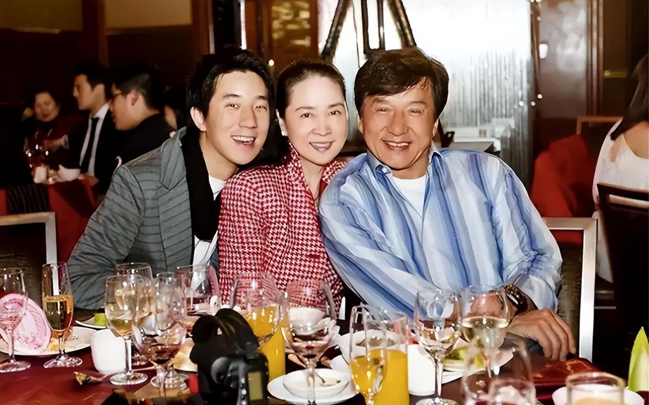 60多岁的成龙,儿子已养废,"小龙女"能不能得到久违的父爱?