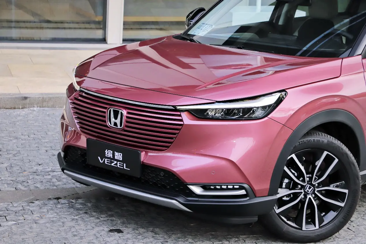 本田缤智:配1.5l cvt,配置多,油耗低,适合年轻人的小型suv
