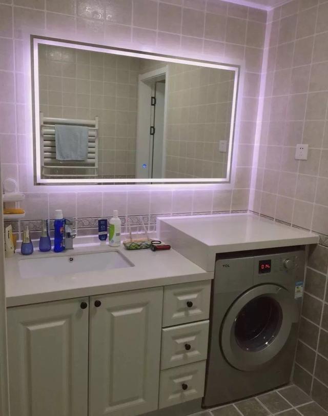 卫生间装修时,洗衣机挨着手盆放,不仅可以收纳连地漏都不用装了