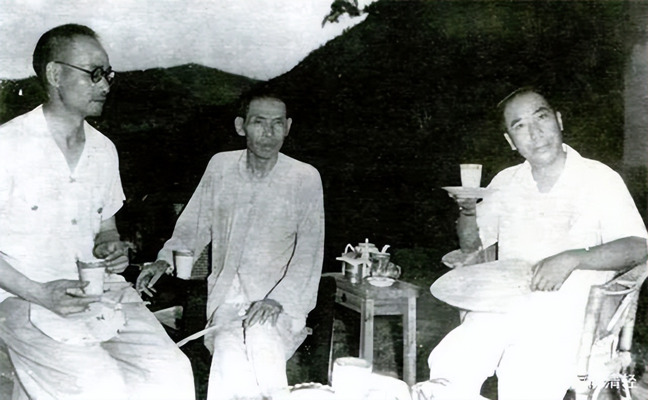 1948年,老蒋派蒋经国赴上海"打老虎",不料反被杜月笙上了一课