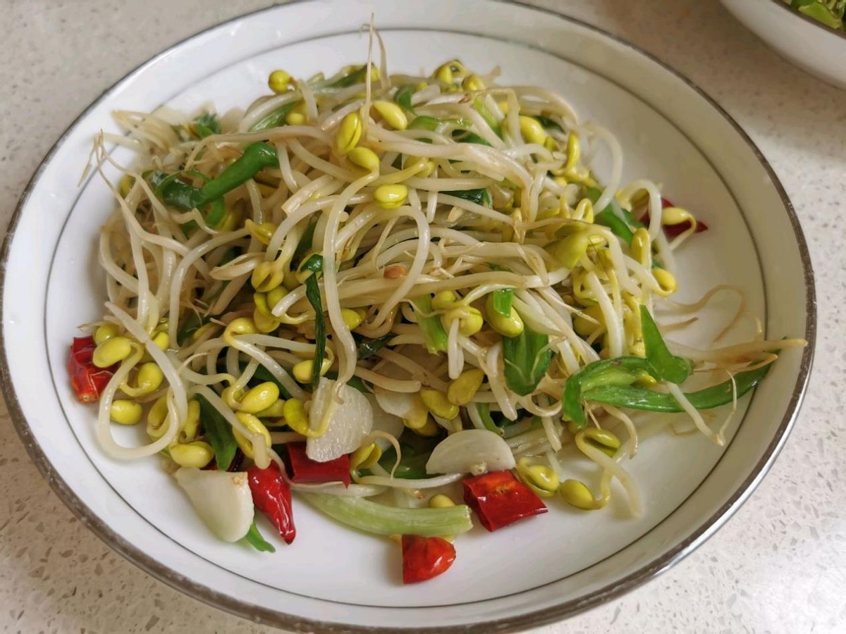 夏日里的蛋白质宝藏:素炒豆芽的美味与健康