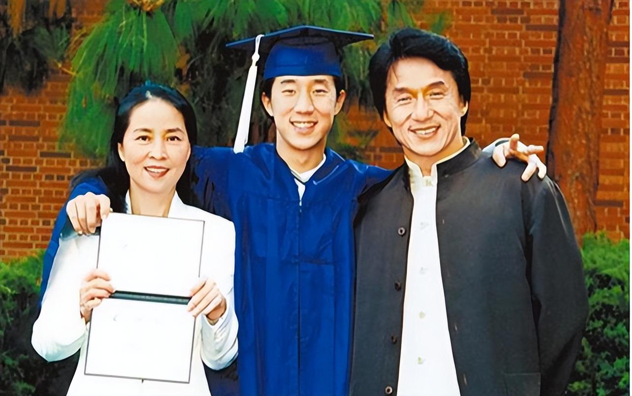 60多岁的成龙,儿子已养废,"小龙女"能不能得到久违的父爱?