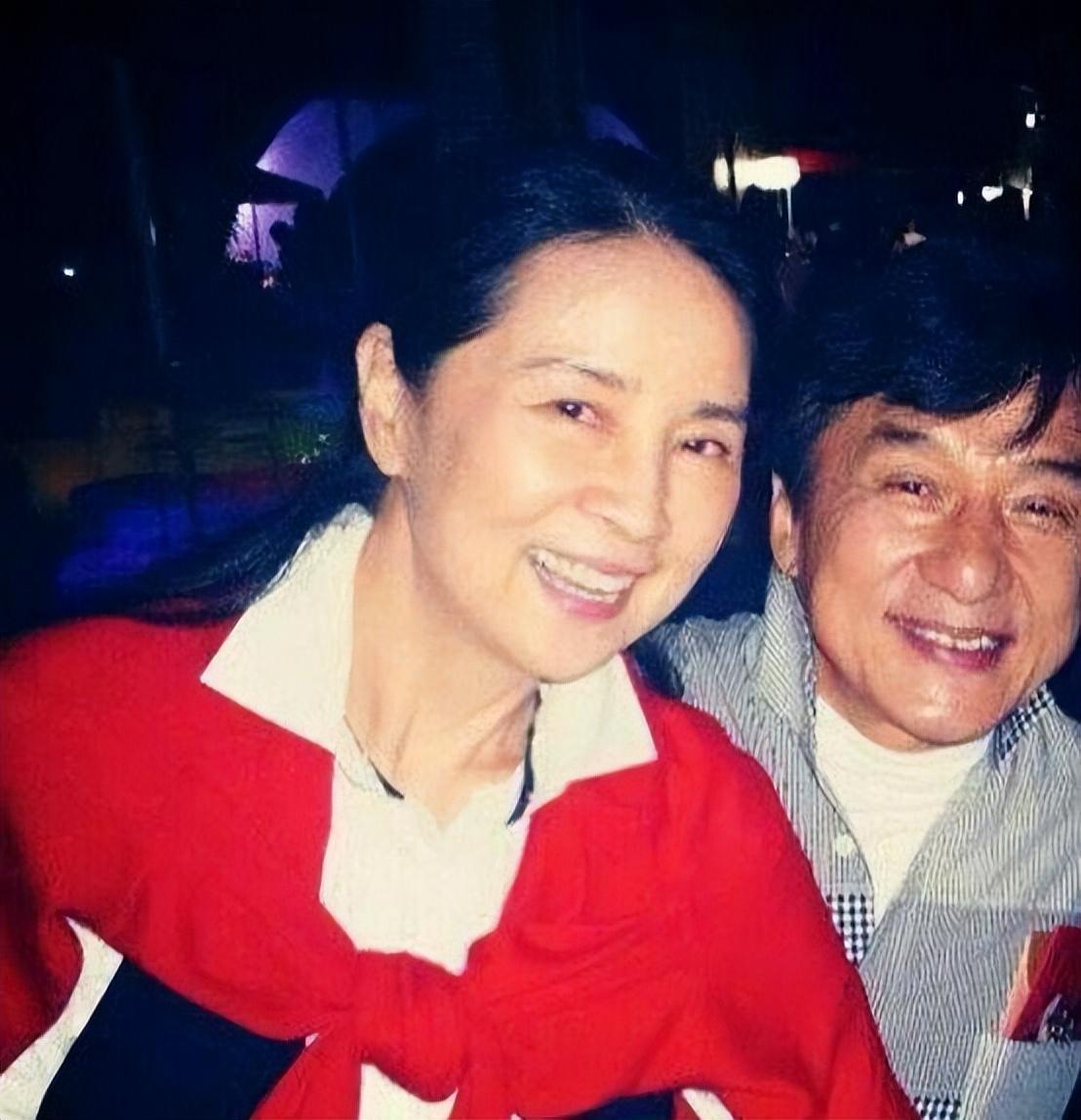 60多岁的成龙,儿子已养废,"小龙女"能不能得到久违的父爱?