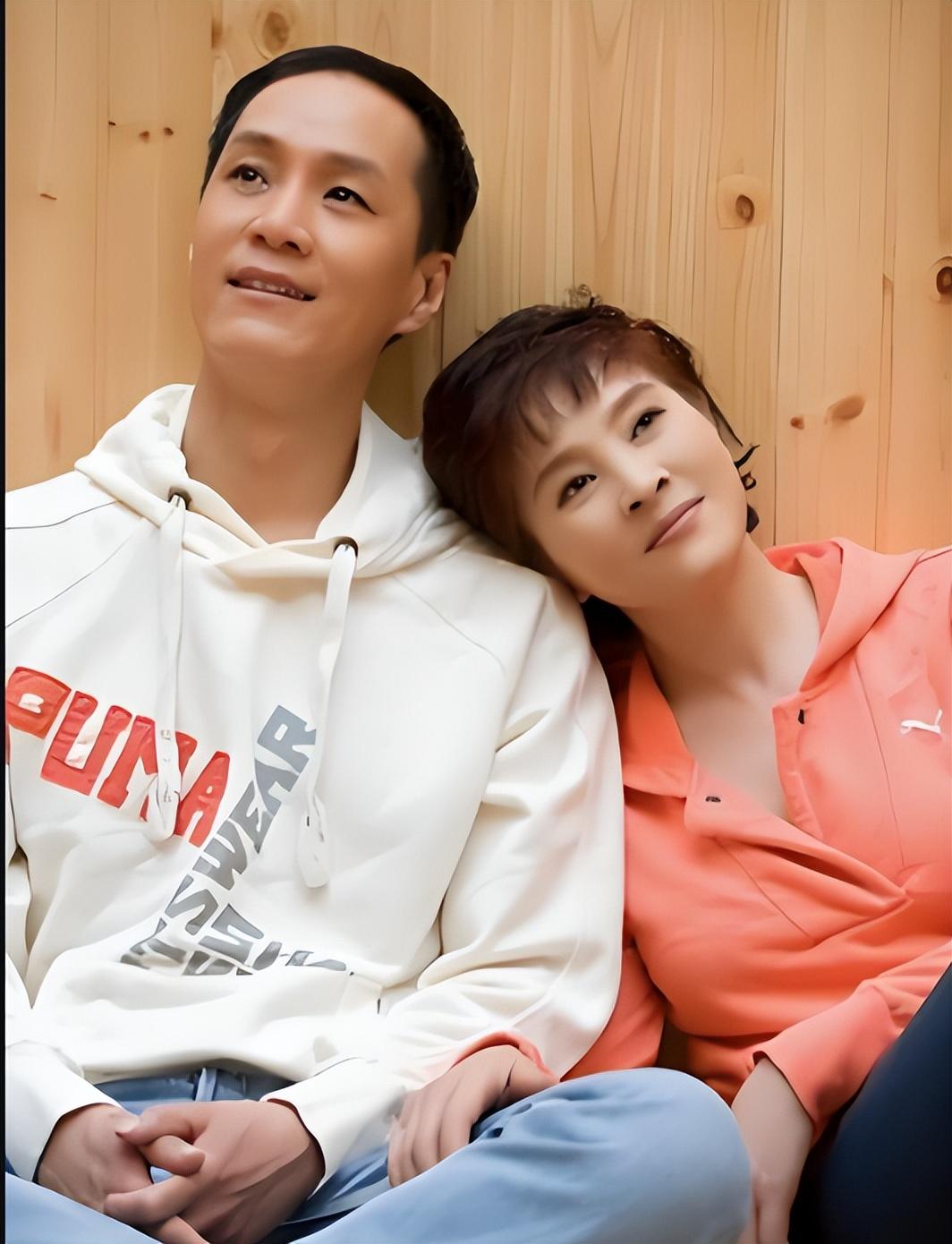 老戏骨冯远征:因一部戏拉高一城离婚率,娶大8岁妻子,为爱至今丁克