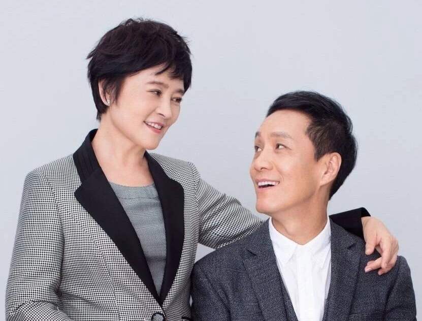老戏骨冯远征:因一部戏拉高一城离婚率,娶大8岁妻子,为爱至今丁克