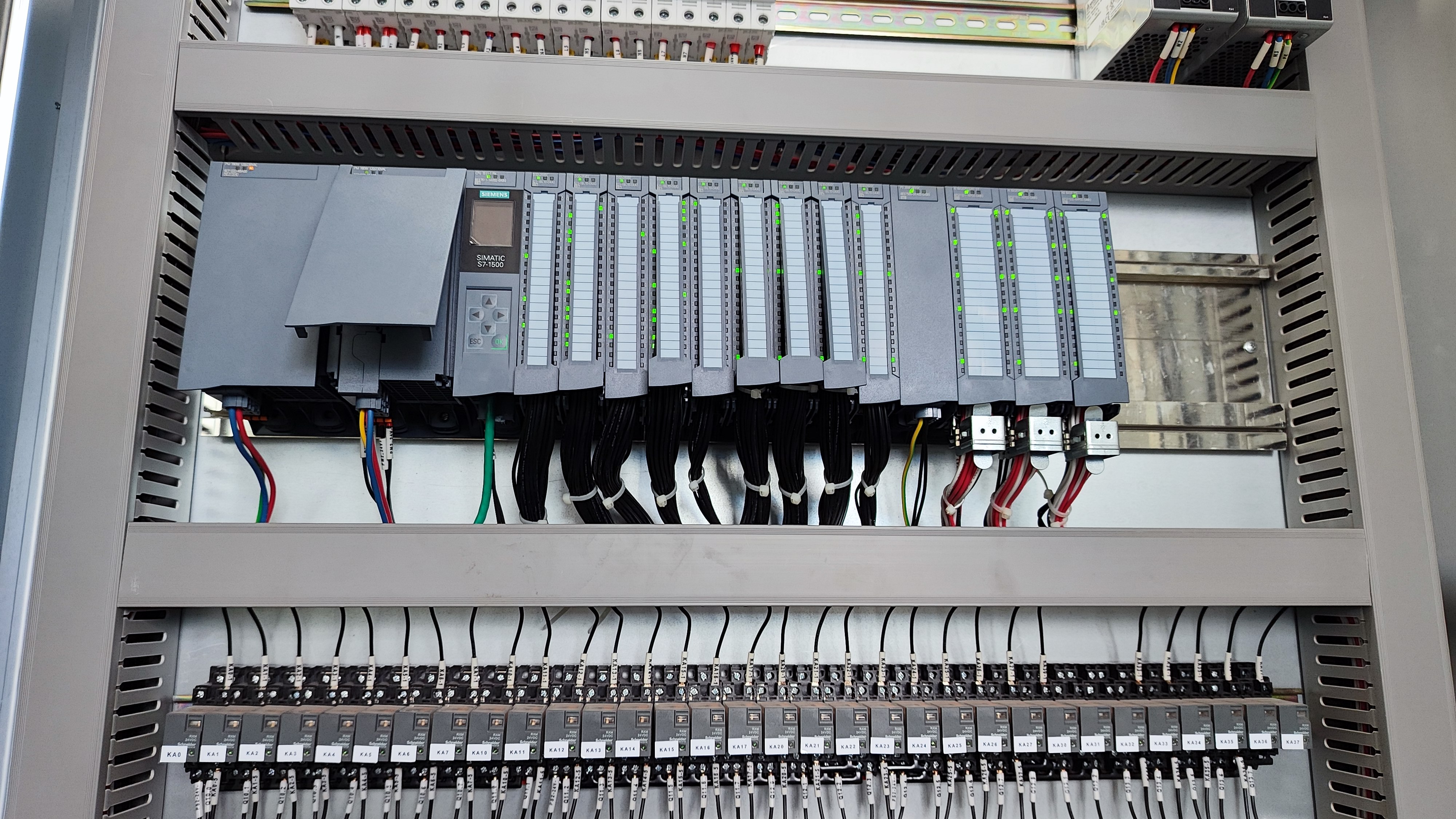 维修电工一定要记住:不论何种品牌的plc,一定要看清两个地方!