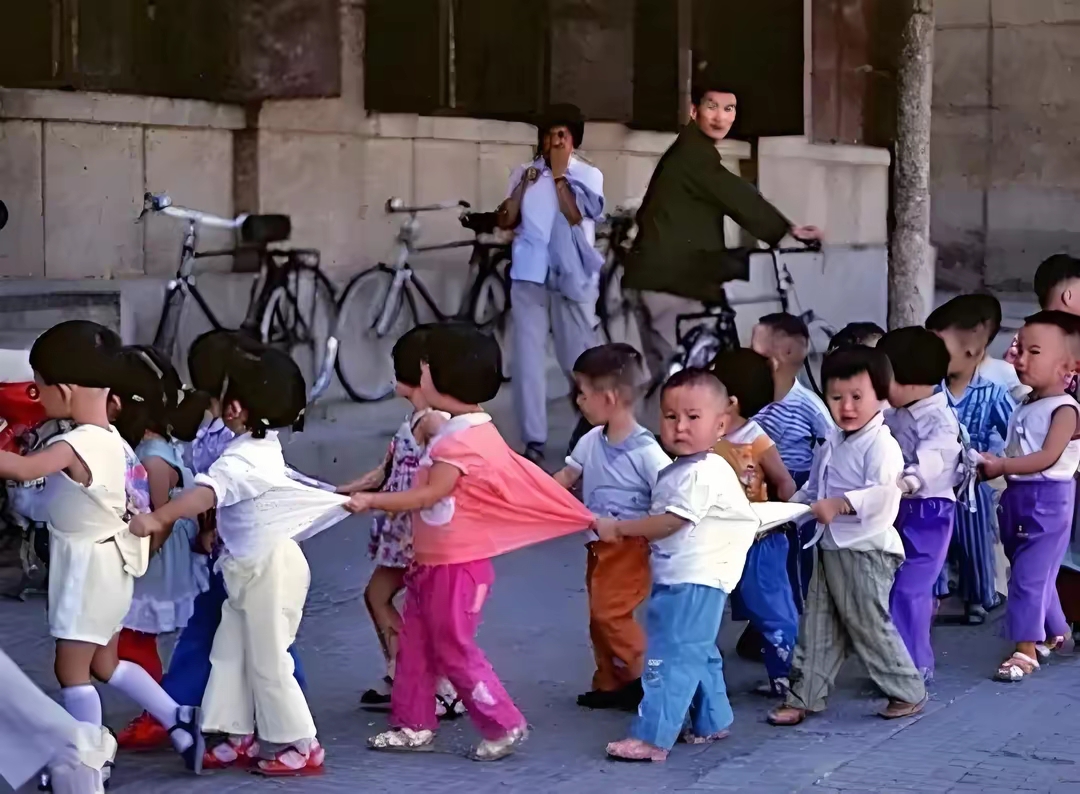 八十年代幼儿园老照片,很多场景今天已经见不到了