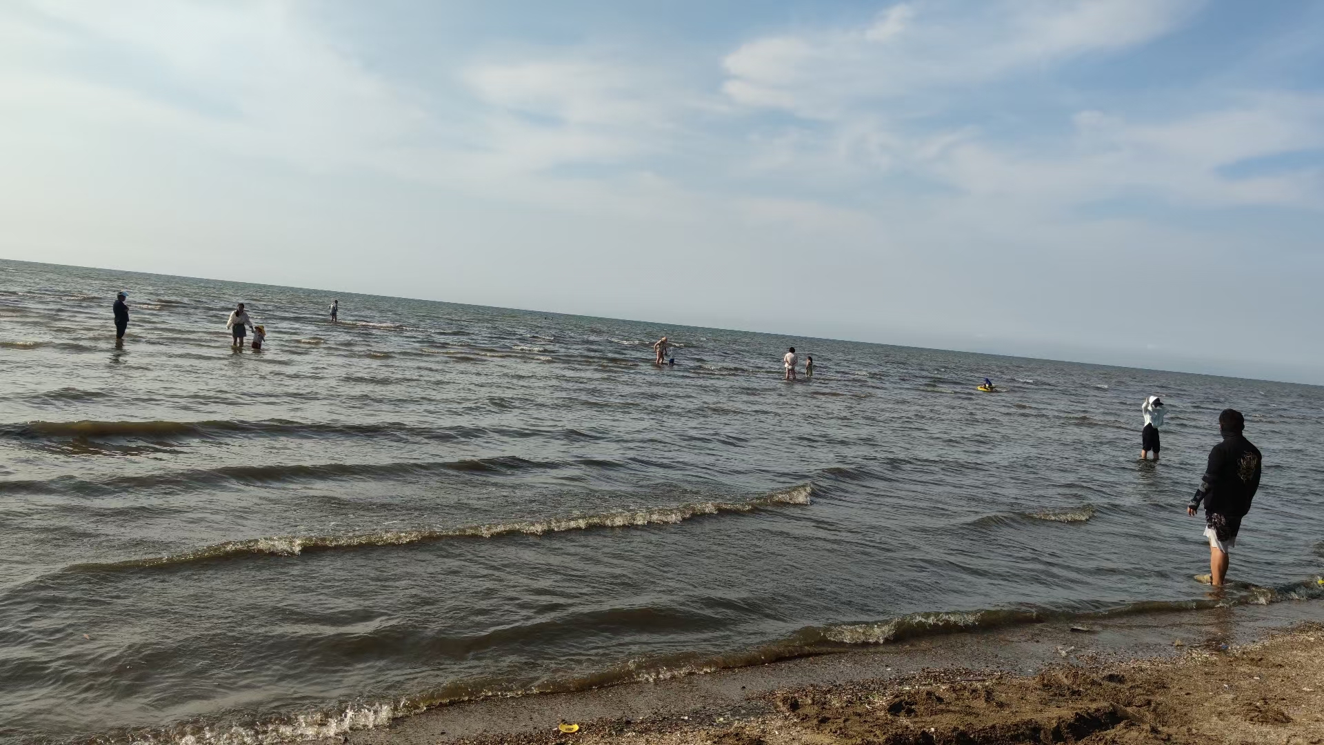 大连市内的海滨浴场可不都是鹅卵石,夏家河子浴场沙滩是细沙,而且退潮