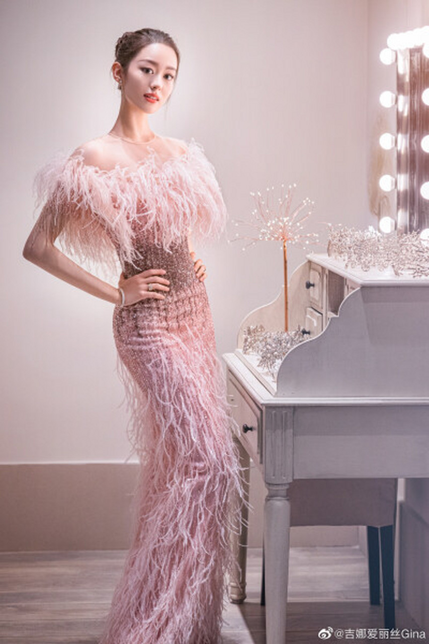 最美人妻吉娜·爱丽丝