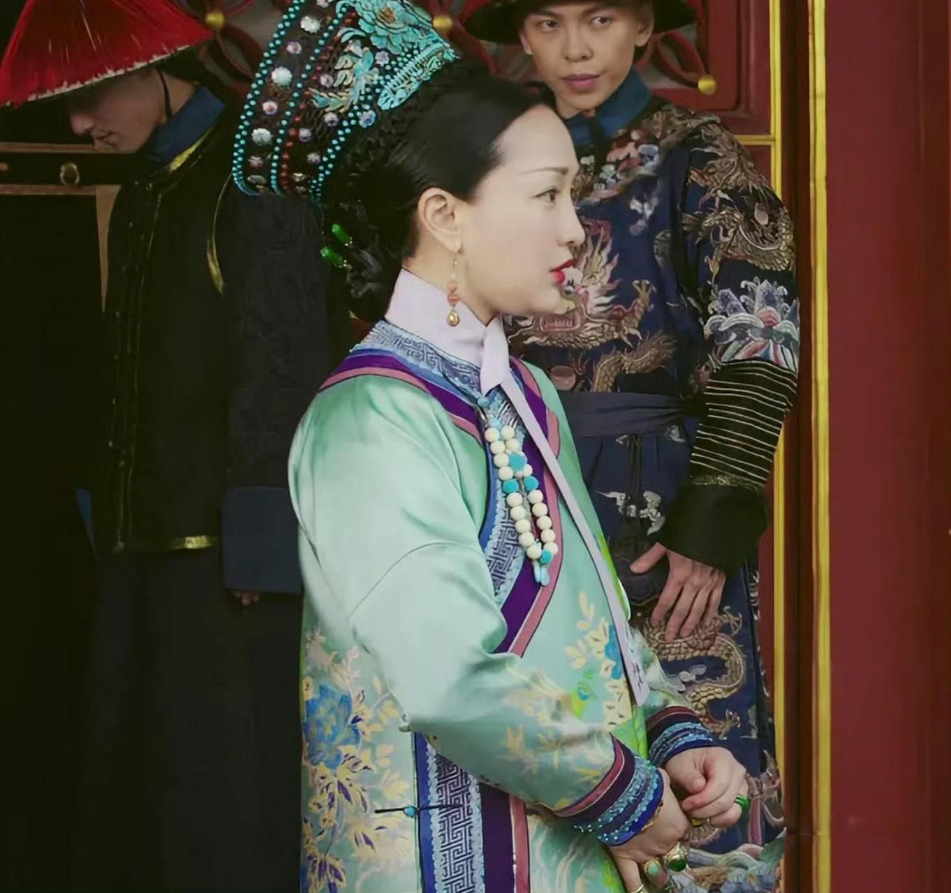 没想到如懿的钿子头是做小了才能顶头上