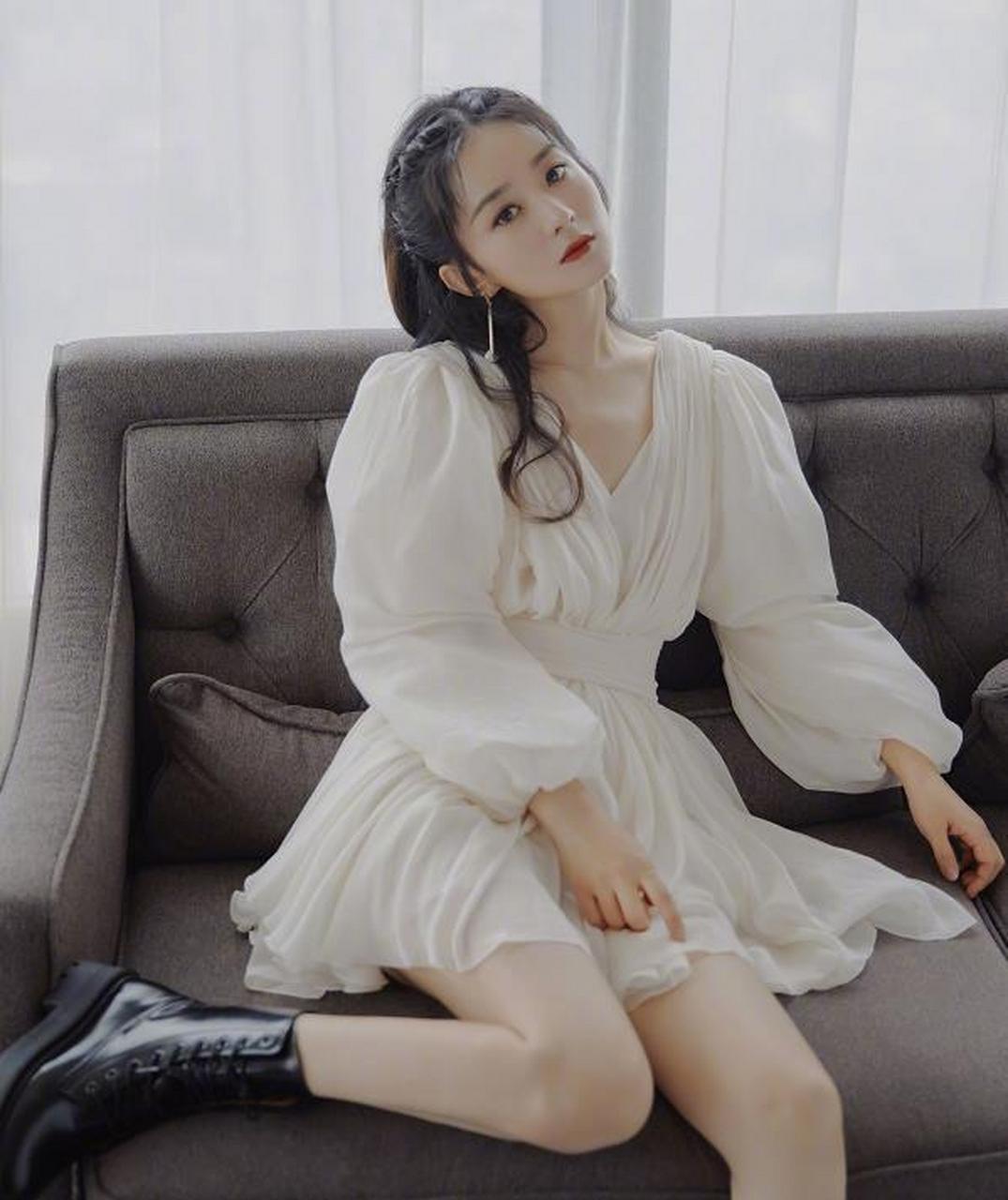 赵丽颖泡泡袖白纱裙