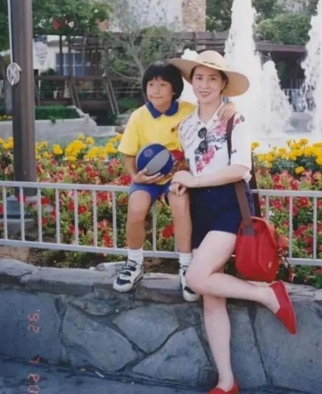 成龙老婆林凤娇旧照