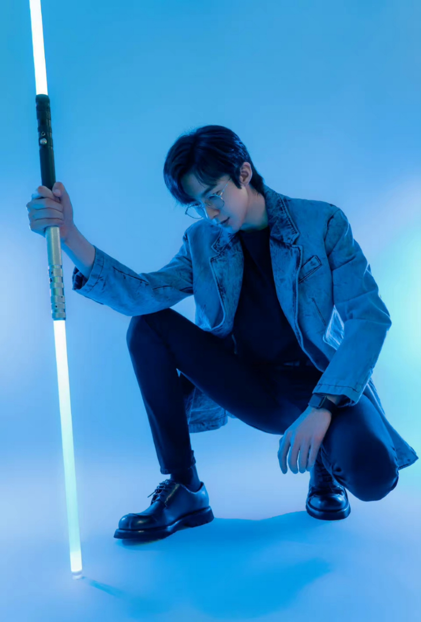 刘宇宁32岁,刘涛44岁.