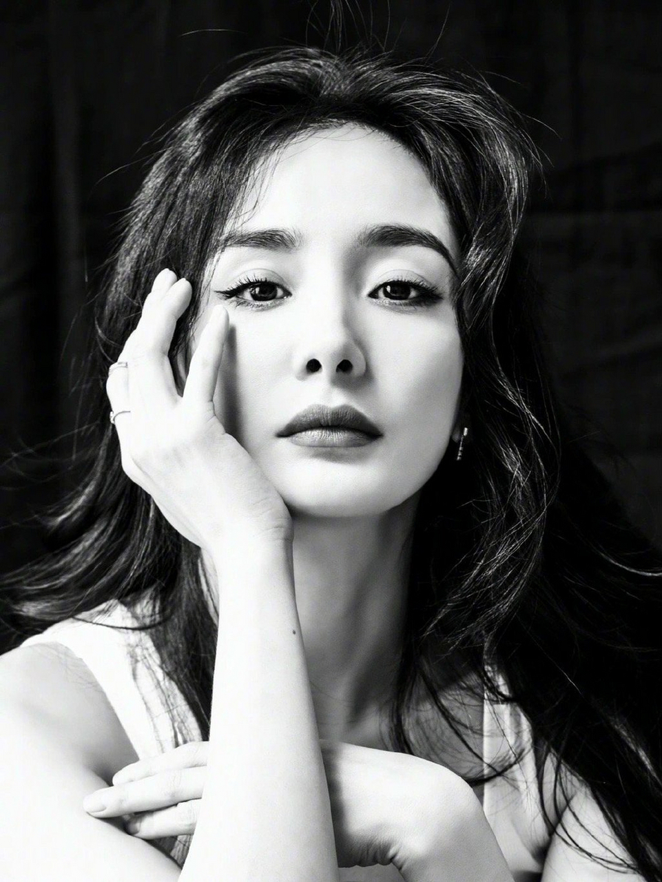杨幂黑白照造型