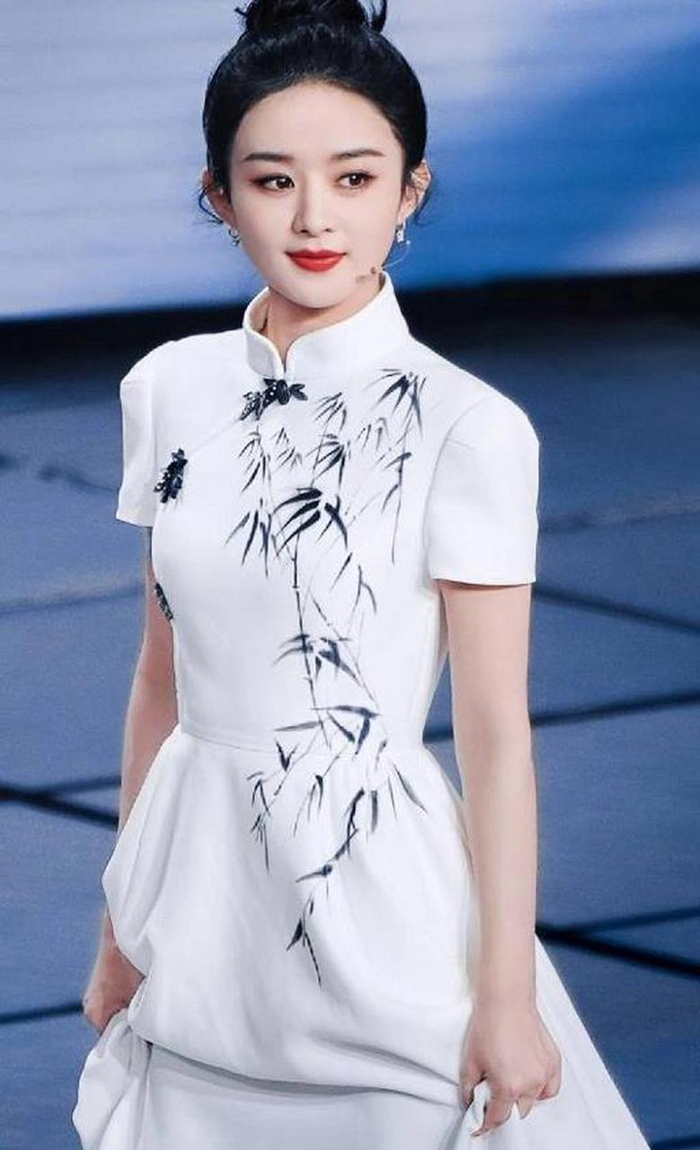 赵丽颖太适合穿旗袍了,很有东方美女的气质!