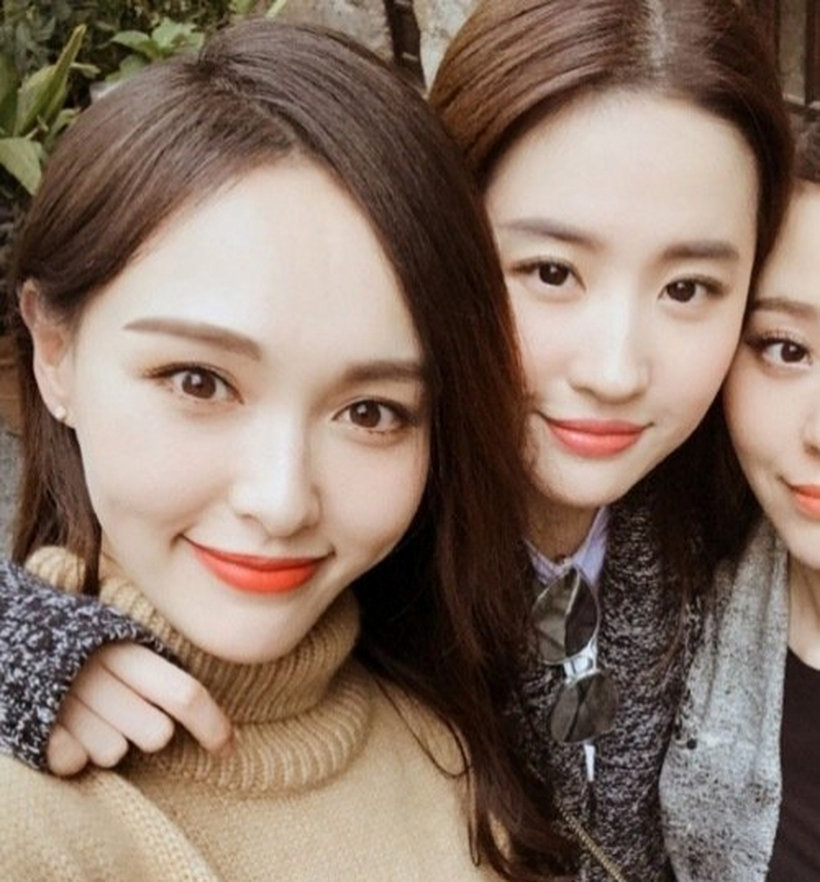 刘亦菲唐嫣合照太养眼了吧!