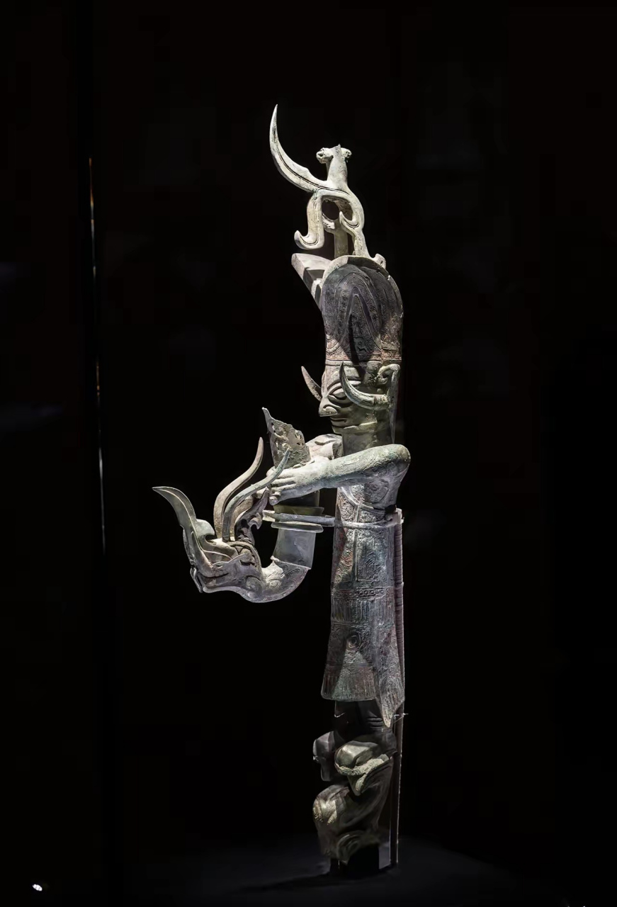 三星堆的雕像,这奇怪的耳饰,竟然在印度那加兰邦找到一点线索.