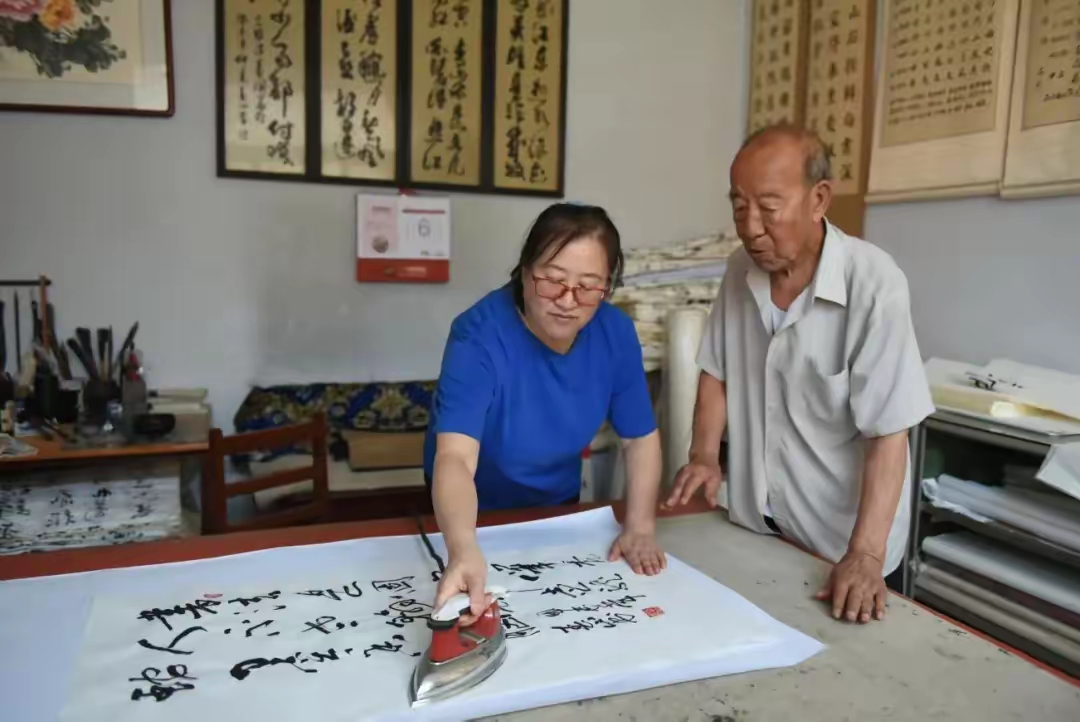 河北深州九旬书法爷爷程春山 20年义务教学