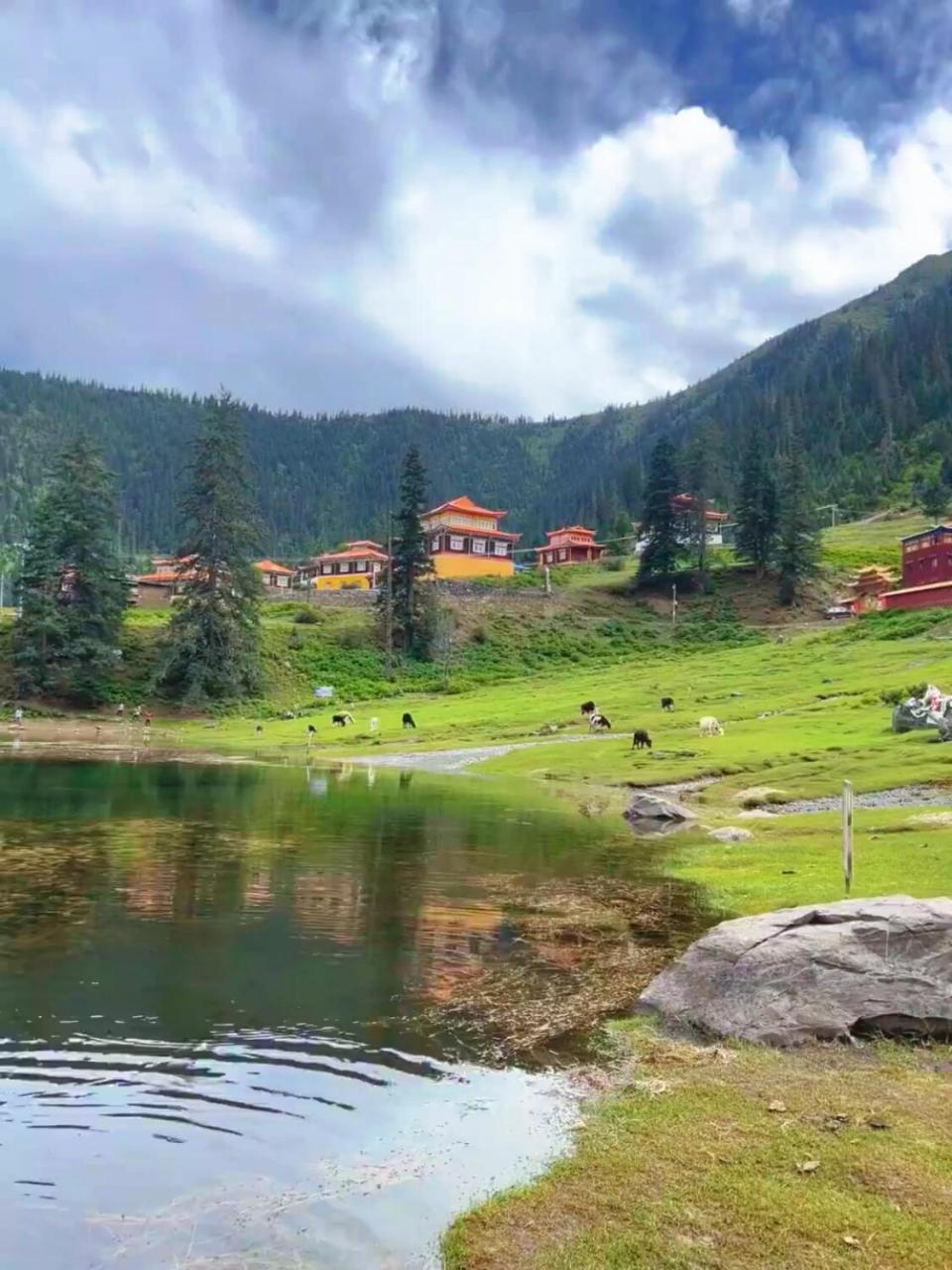 川西小众秘境,"人间瑶池"措卡湖 措卡湖在当地称措卡海子,又称赞多措