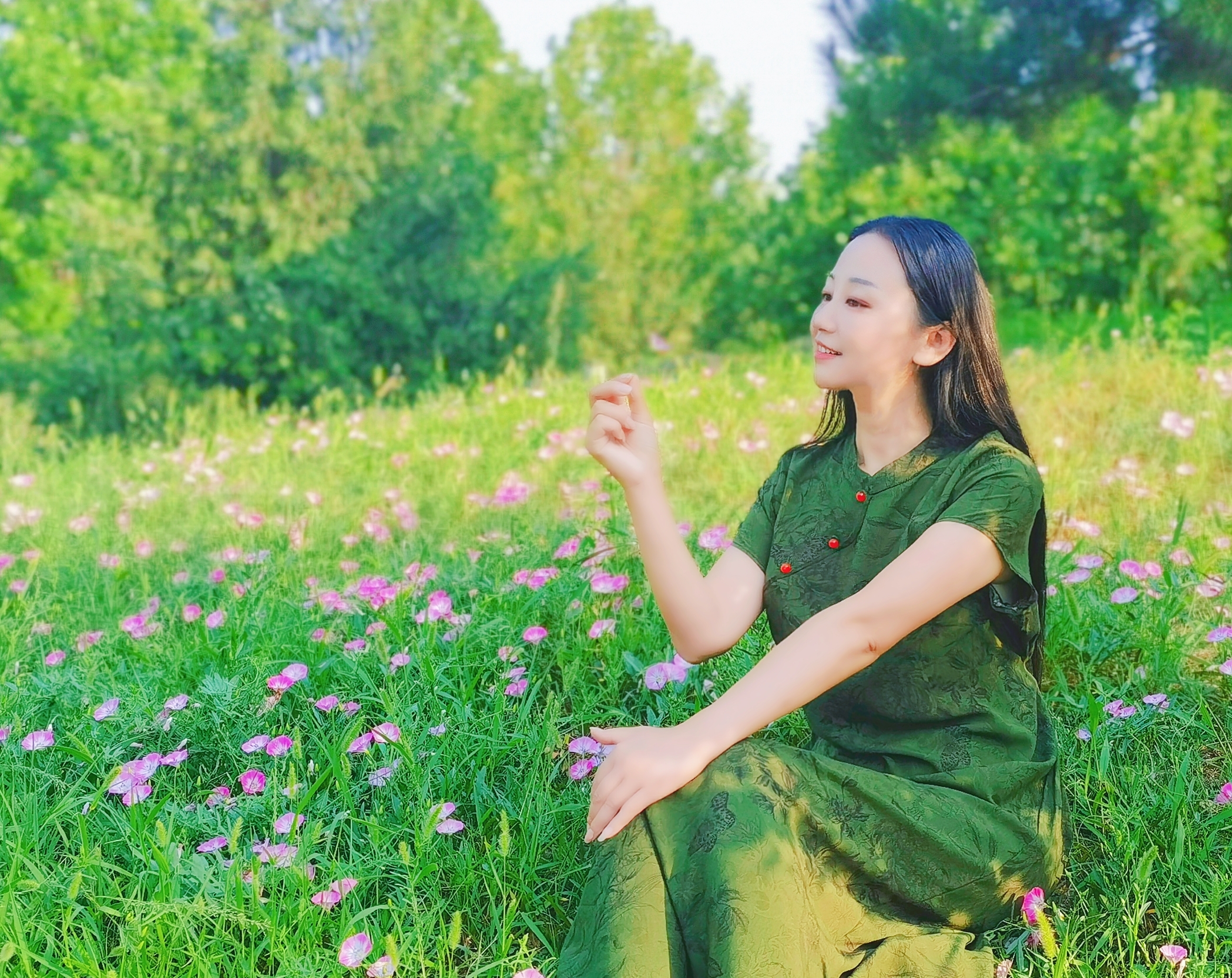 功德寺公园位于北京市海淀区玉带路与玉泉山路交叉口,亦是园外园一道