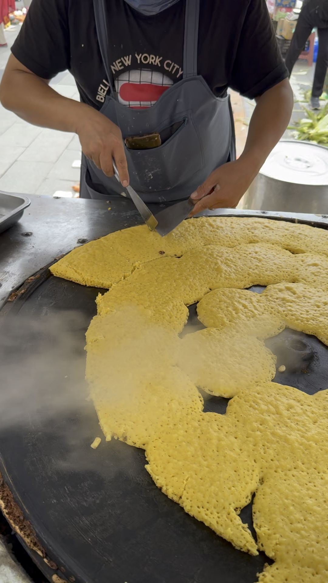 东北早市玉米面大饼子