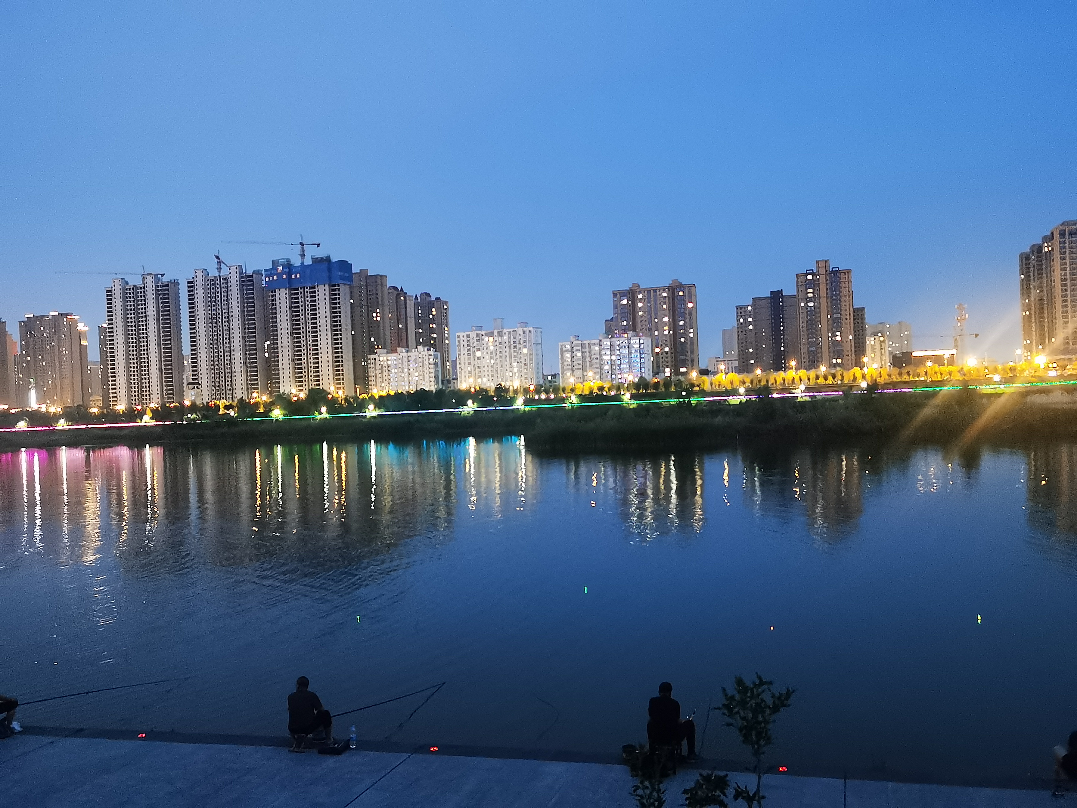 热点引擎计划# 咸阳湖夜暮好美,恭候您观光旅游