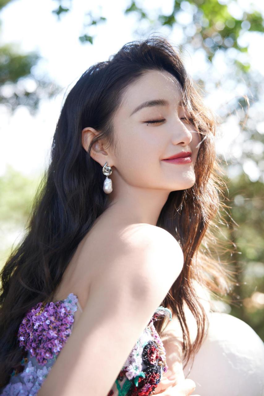 蒋依依繁花抹胸裙,真的繁花似锦