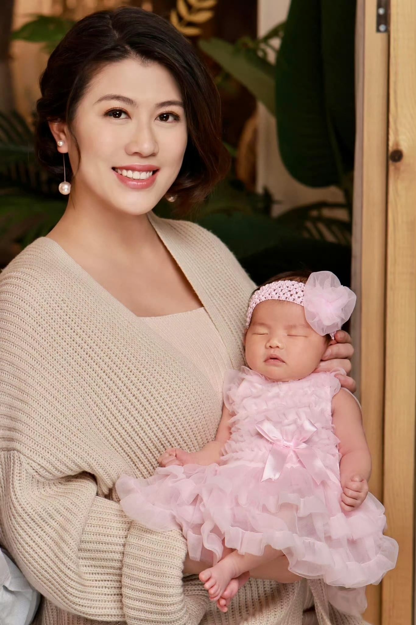 前tvb艺人陈彦行在社交平台发文回应自己已秘密结婚生女三年了并附