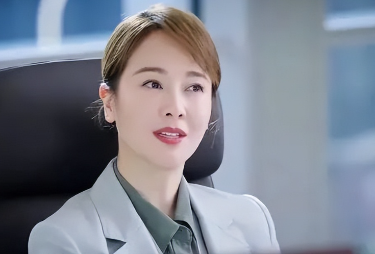 左小青:姜文慧眼识珠,众星拱月非花瓶,实力绽放演艺路!