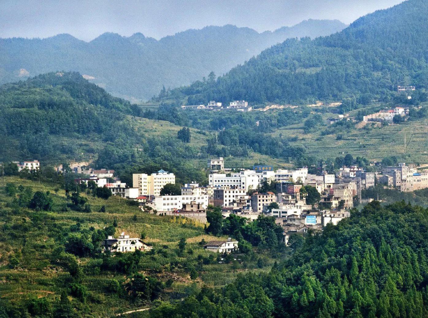 重庆市武隆区的火炉镇,这里有三潮圣水的奇观,还是避暑胜地!