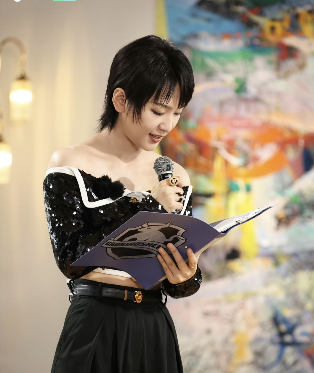 周笔畅现在越来越有女人味了