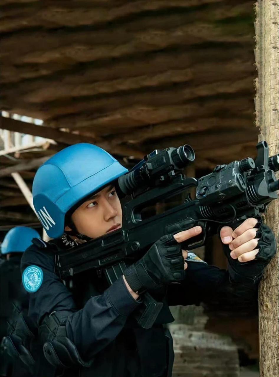 王一博维和警察穿搭,太酷了吧!