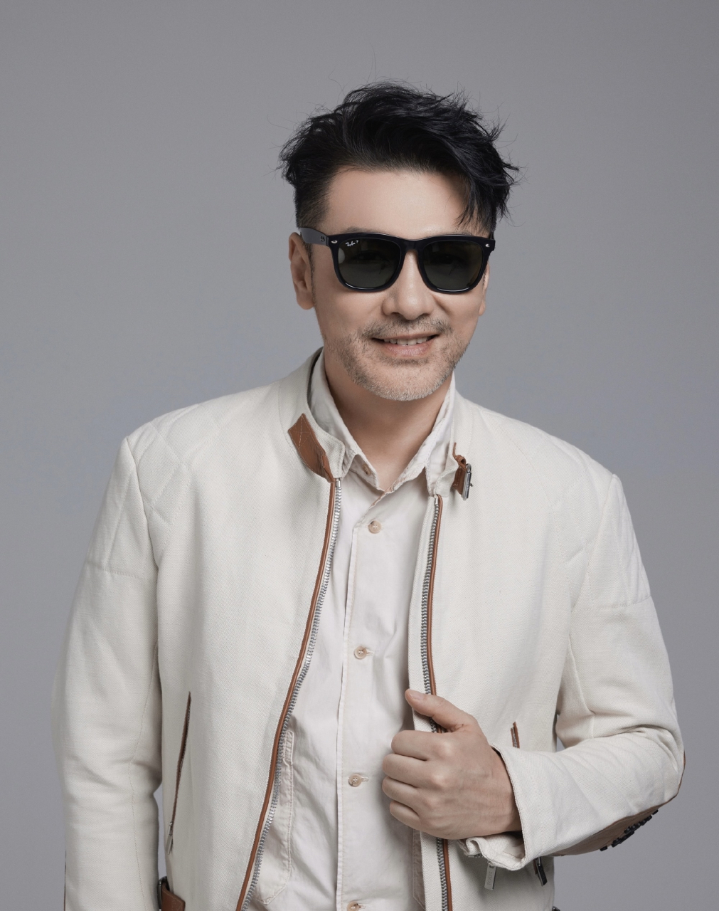 大叔太有魅力了,比吴某波气质好太多