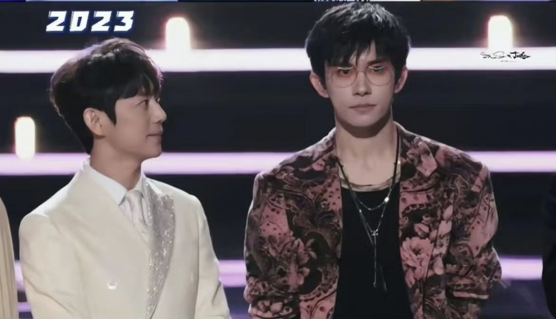 何炅见证了易烊千玺的成长和蜕变