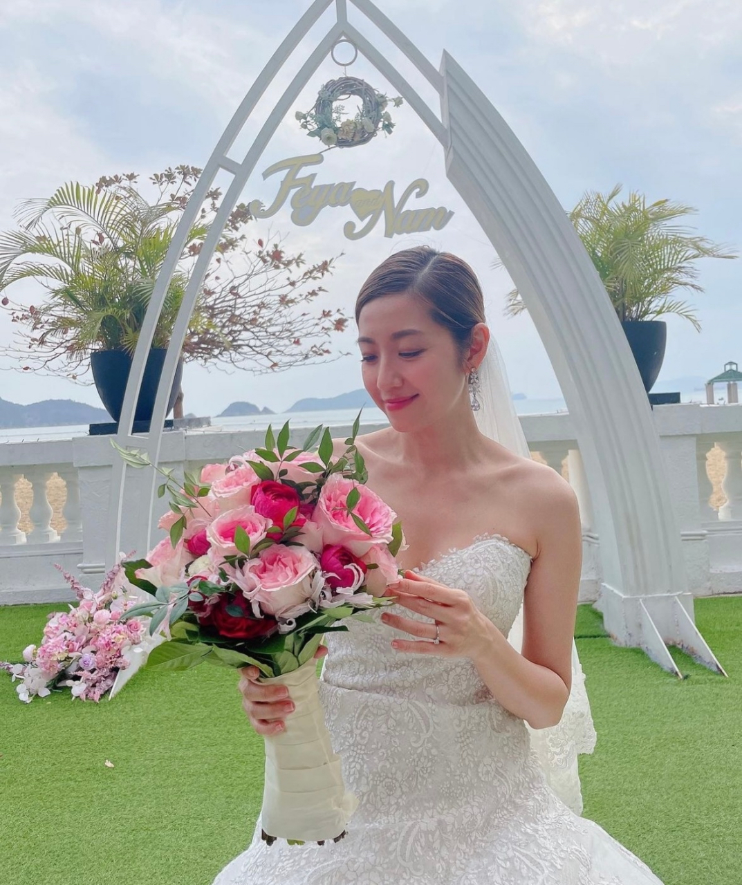 yoyo陈自瑶剧中婚纱照
