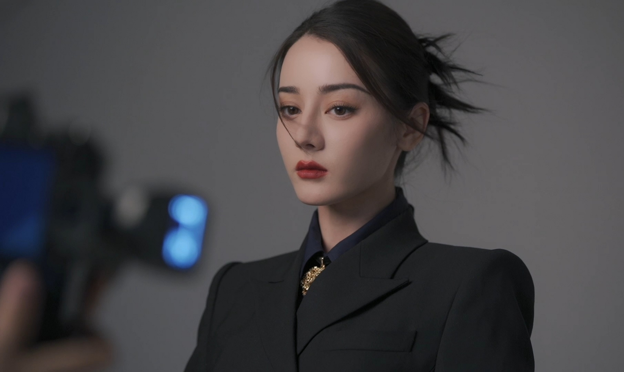 迪丽热巴最新杂志造型