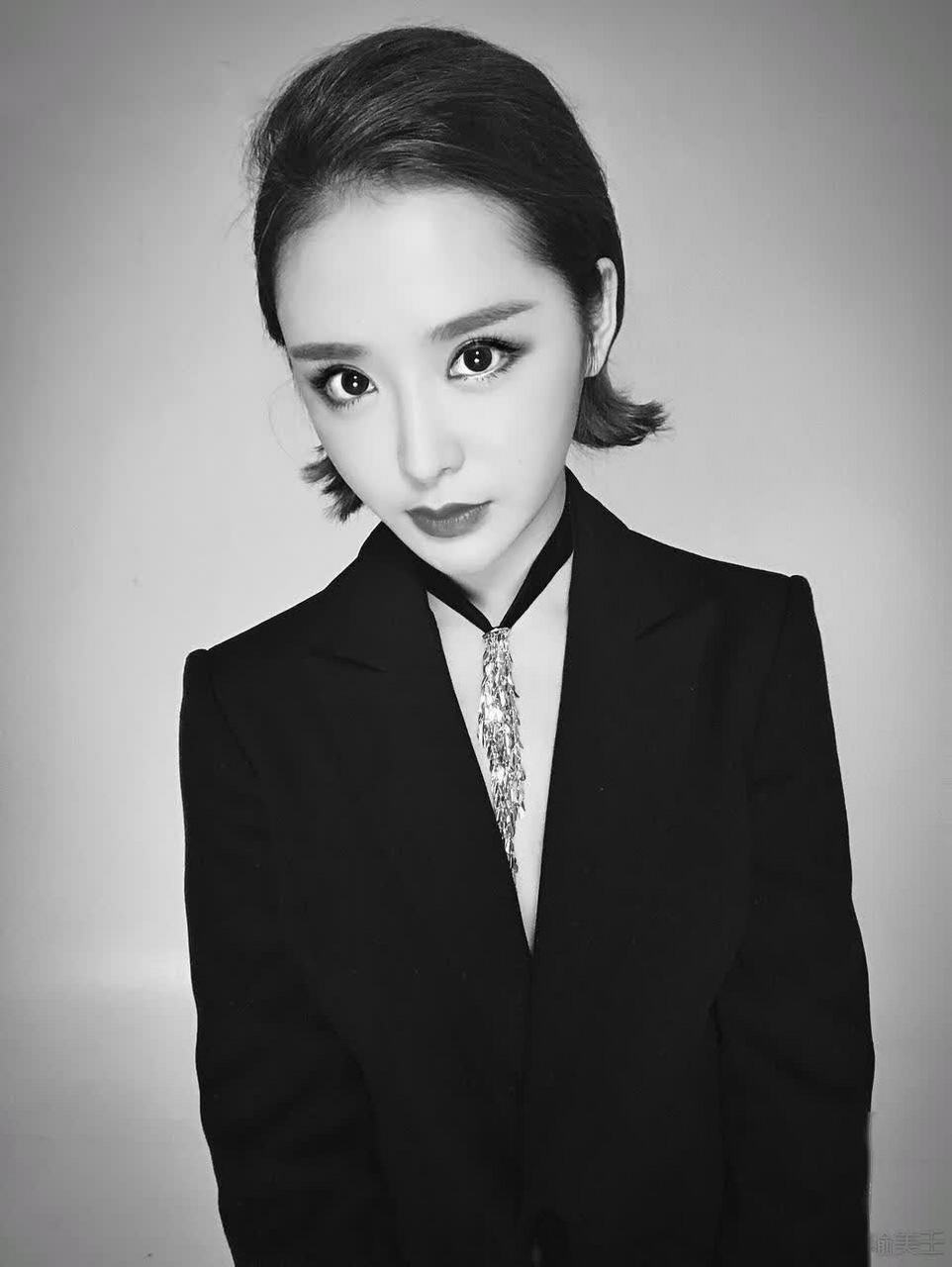 喻美壬黑色眼神杀